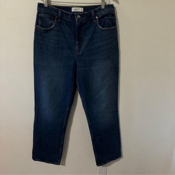Abercrombie & Fitch Ultra High Rise The 90s Straight Jean Dark Wash-31/12 Short - Picture 2 of 7